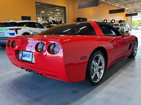 Used 2002 Chevrolet Corvette Coupe w/ Preferred Equipment Group2 RWD image 7