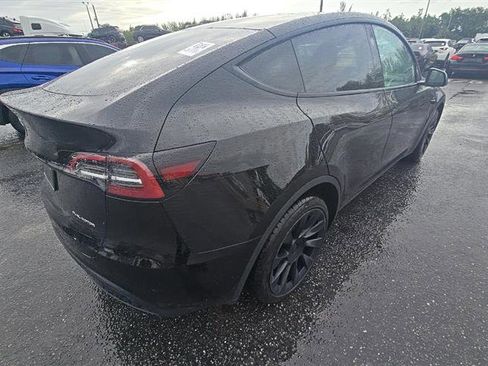 Used 2023 Tesla Model Y AWD image 8