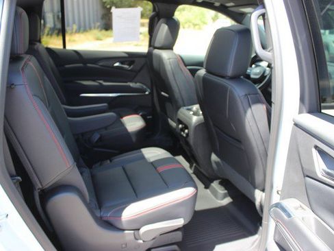 Used 2026 Chevrolet Traverse RS w/ LPO, Floor Liner Package AWD/4WD image 15