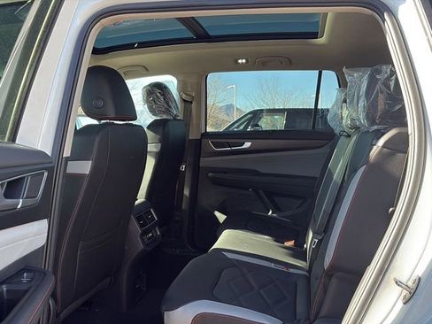 New 2026 Volkswagen Atlas Peak Edition AWD/4WD image 8