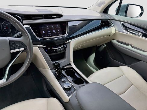 Certified 2024 Cadillac XT6 Premium Luxury w/ Technology Package FWD image 25
