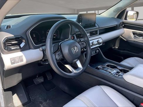 Certified 2025 Honda Pilot Touring image 16