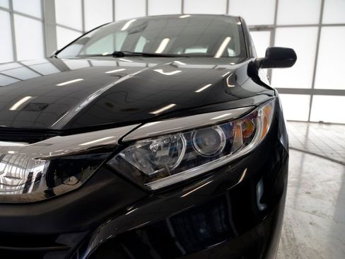 Used 2019 Honda HR-V LX image 11