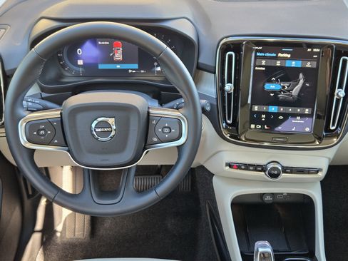 New 2025 Volvo XC40 B5 Ultra w/ Protection Package image 38