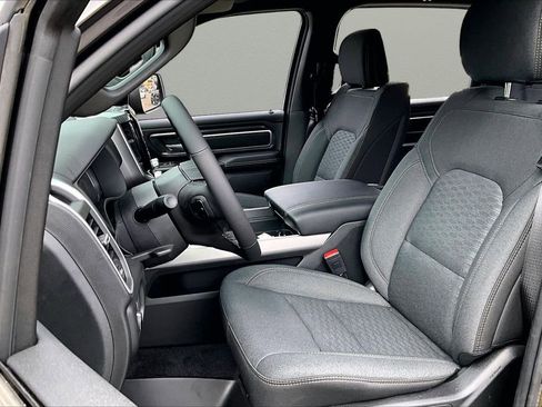 New 2026 RAM 1500 4x4 Crew Cab image 17