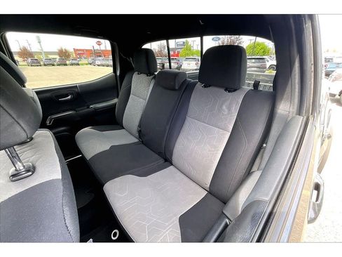 Used 2022 Toyota Tacoma TRD Off-Road AWD/4WD image 28