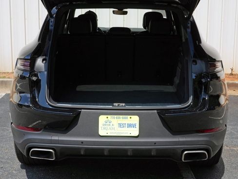 Used 2024 Porsche Cayenne AWD/4WD image 10