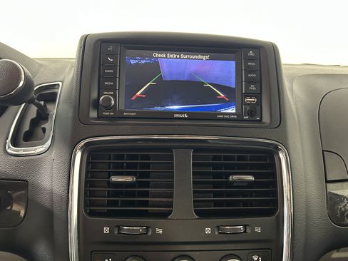 Used 2018 Dodge Grand Caravan SE w/ UConnect Hands-Free Group FWD image 18
