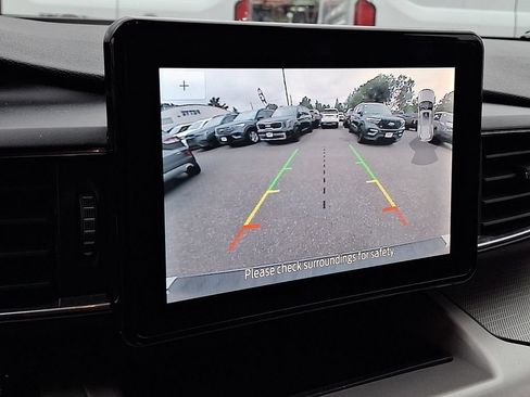 Used 2022 Ford Explorer XLT w/ Equipment Group 202A AWD/4WD image 18