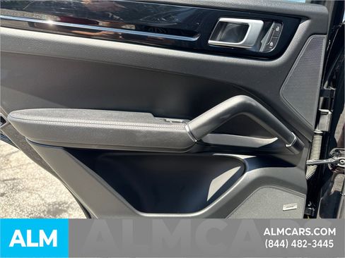 Used 2022 Porsche Cayenne S image 27