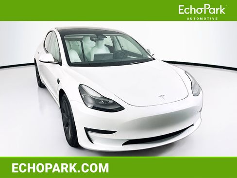 Used 2023 Tesla Model 3 Standard Range image 1