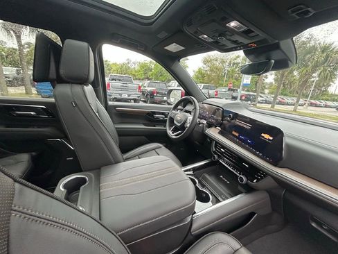 New 2025 Chevrolet Suburban High Country AWD/4WD image 24