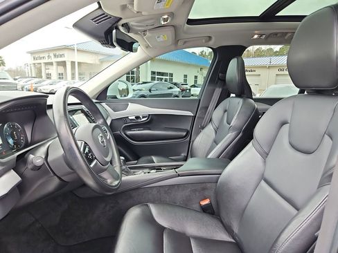 Used 2022 Volvo XC90 T5 Momentum image 23