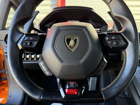 Used 2022 Lamborghini Huracan EVO image 21