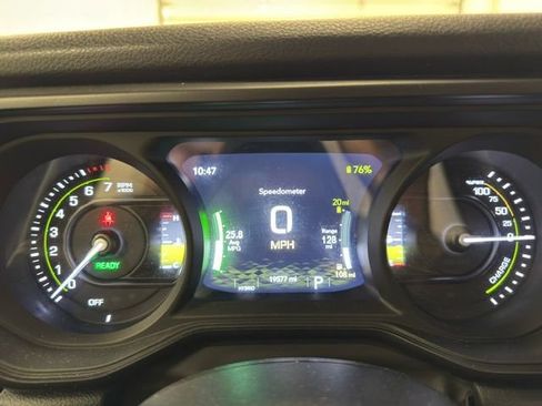 Used 2024 Jeep Wrangler Unlimited w/ Convenience Group AWD/4WD image 15