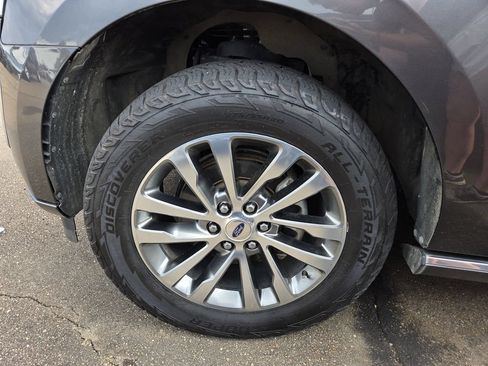 Used 2018 Ford Expedition Max Limited RWD image 4