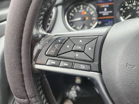 Used 2020 Nissan Rogue SV image 32