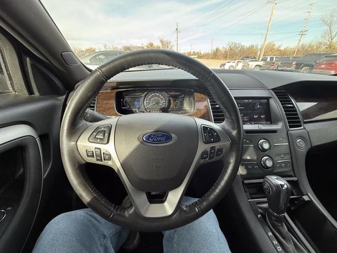 Used 2013 Ford Taurus SEL image 19