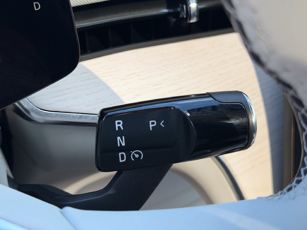 Certified 2025 Volvo EX90 Ultra AWD/4WD image 37