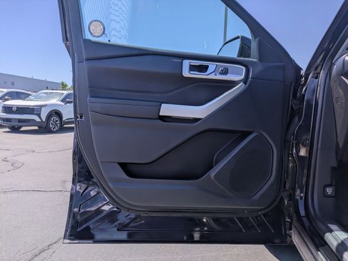 Used 2022 Ford Explorer Limited w/ Equipment Group 301A AWD/4WD image 14