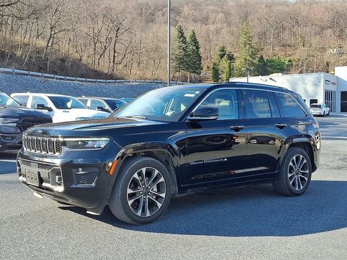 Used 2023 Jeep Grand Cherokee Overland AWD/4WD image 6