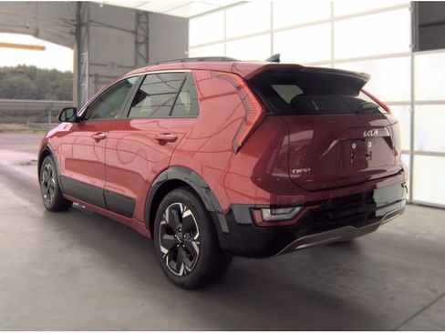 Used 2023 Kia Niro Wave w/ Wave Preserve Package FWD image 3