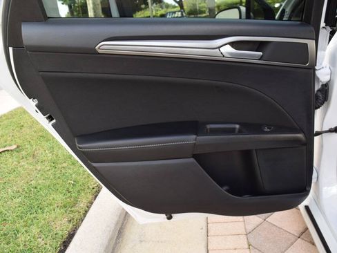 Used 2020 Ford Fusion SE FWD image 74
