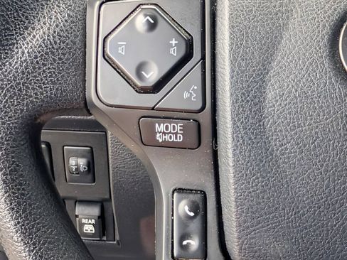 Used 2020 Toyota Tundra SR5 w/ SR5 Upgrade Package AWD/4WD image 21