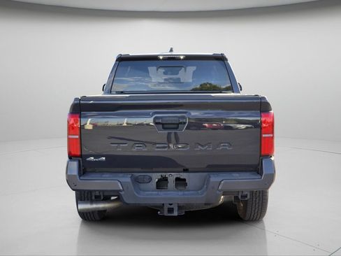 Certified 2025 Toyota Tacoma SR5 AWD/4WD image 23