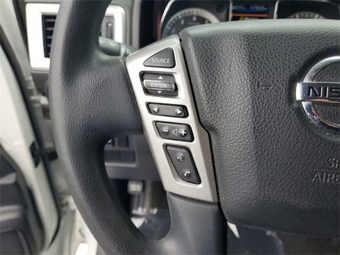 Used 2019 Nissan Titan SV image 14