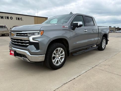 Used 2023 Chevrolet Silverado 1500 LTZ w/ Technology Package AWD/4WD image 2