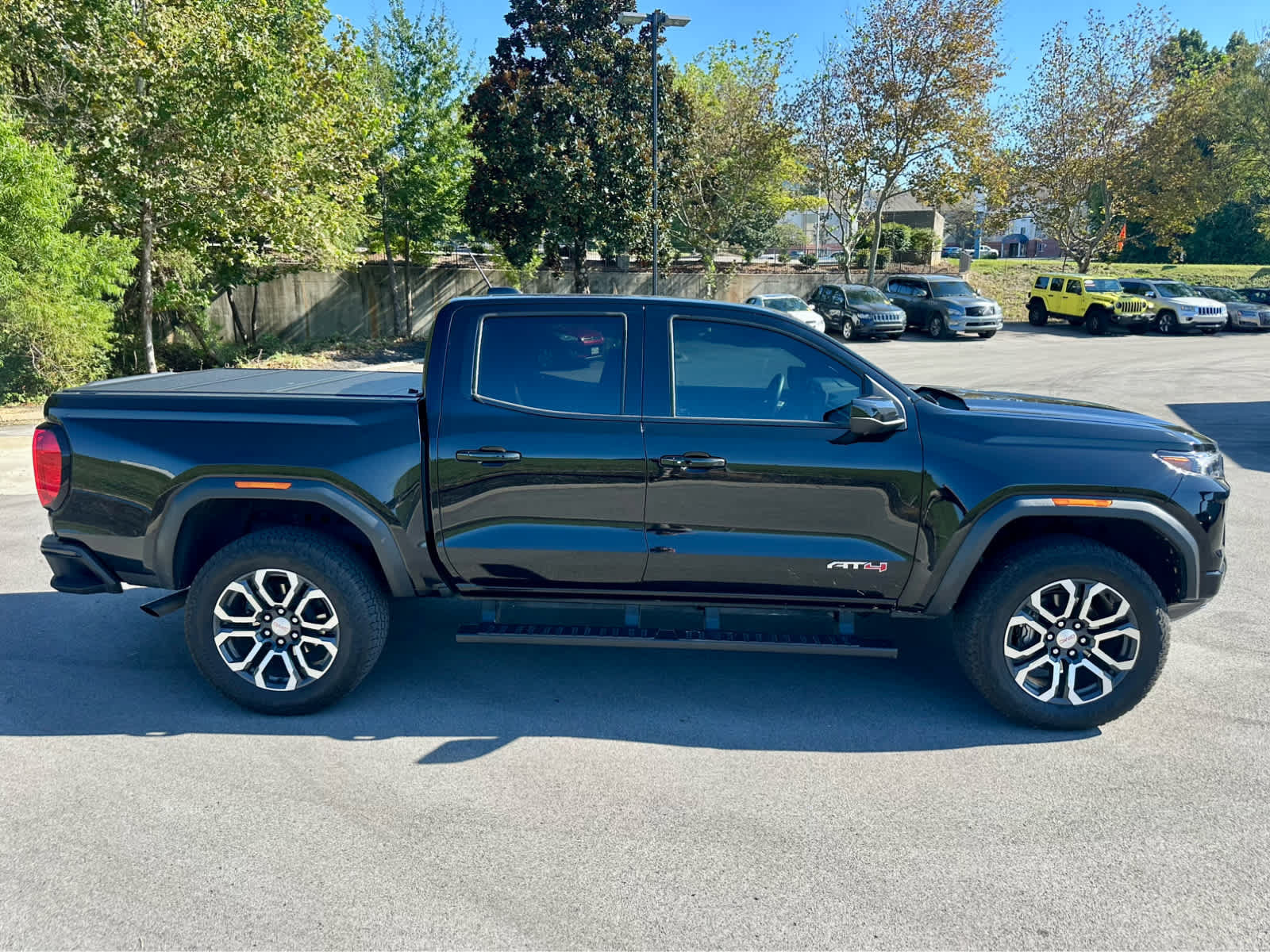 Used 2024 GMC Canyon AT4 w/ Technology Package AWD/4WD image 4