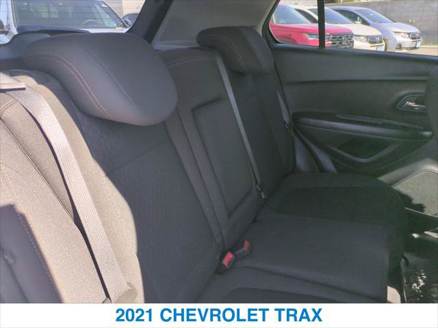 Used 2021 Chevrolet Trax LS w/ Tint and Cruise Package AWD/4WD image 24