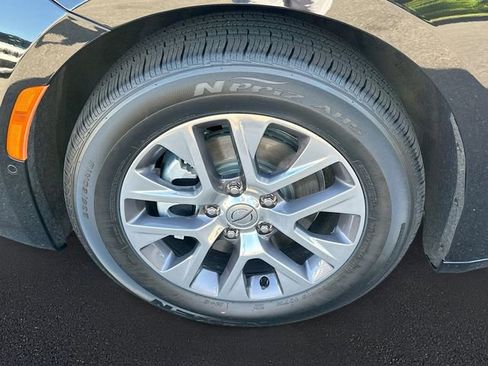 Used 2025 Chrysler Pacifica Pinnacle FWD image 33
