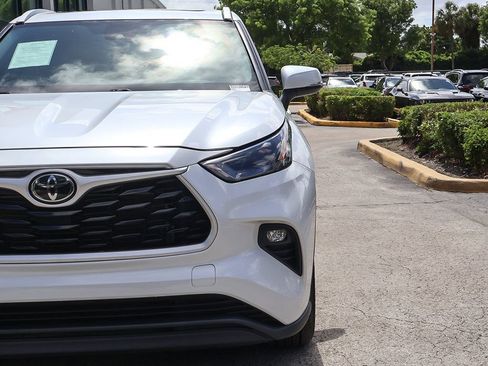 Used 2023 Toyota Highlander XLE FWD image 15