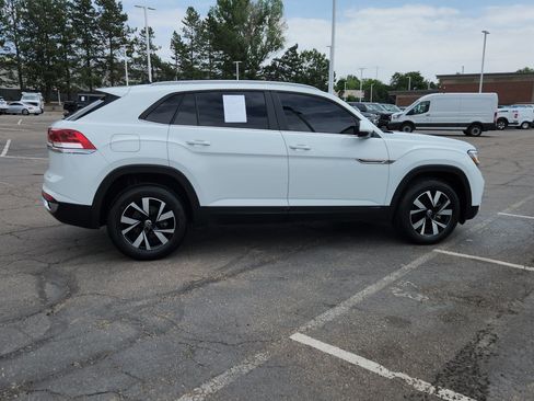 Used 2022 Volkswagen Atlas Cross Sport SE FWD image 13