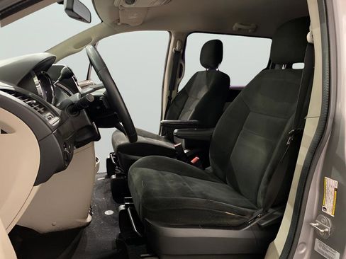 Used 2016 Dodge Grand Caravan American Value Package w/ UConnect Hands-Free Group image 9