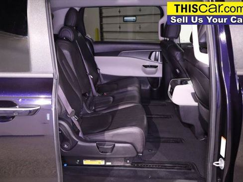 Used 2024 Kia Carnival LX FWD image 28