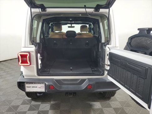 Used 2020 Jeep Wrangler Unlimited Sahara AWD/4WD image 7