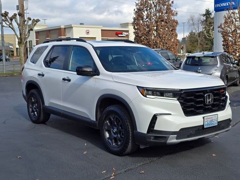 Certified 2023 Honda Pilot TrailSport image 15