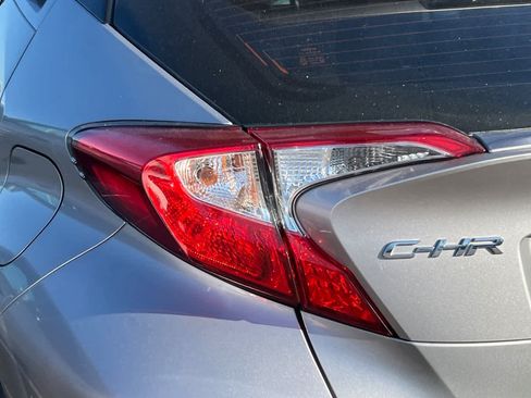 Used 2019 Toyota C-HR LE FWD image 20