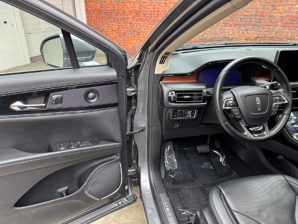Used 2023 Lincoln Nautilus Reserve w/ Monochromatic Package AWD/4WD image 9