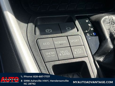 Used 2020 Toyota RAV4 XLE Premium image 17