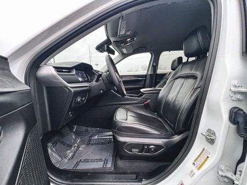 Used 2023 Jeep Grand Cherokee Limited w/ Luxury Tech Group II image 12