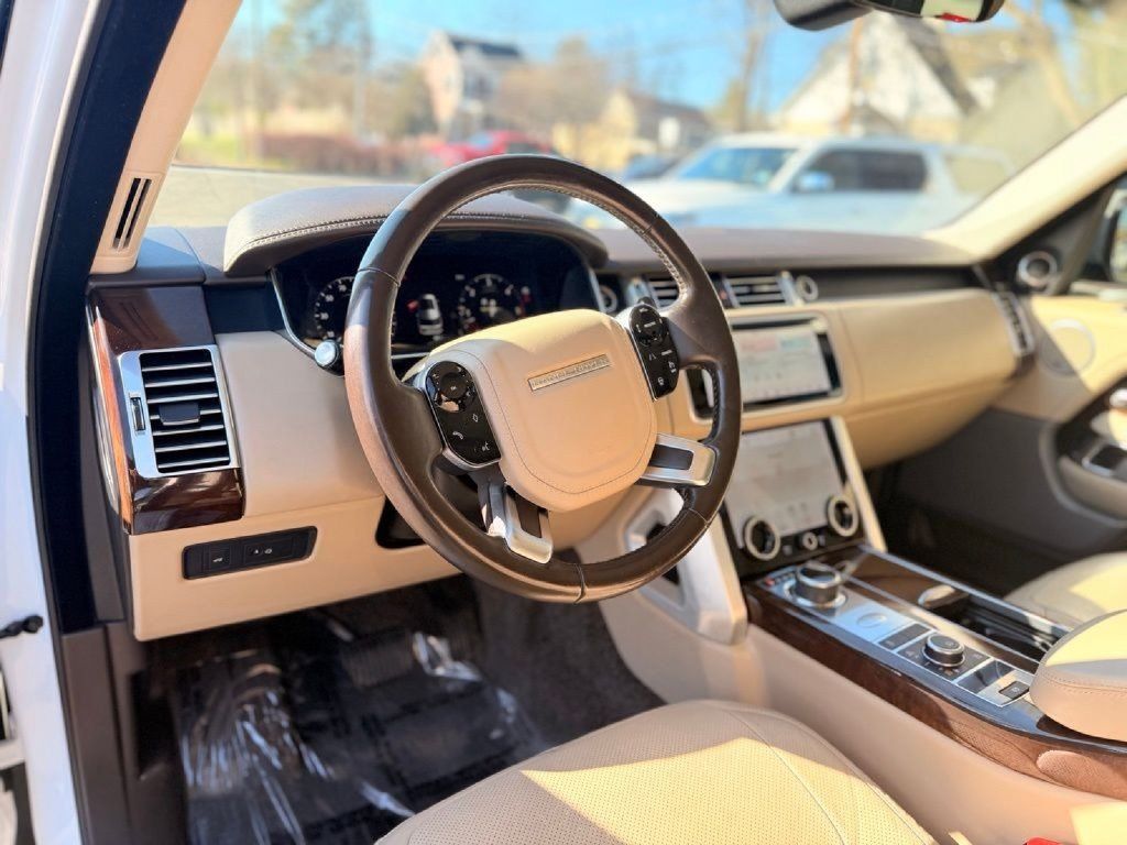 Used 2018 Land Rover Range Rover HSE AWD/4WD image 12