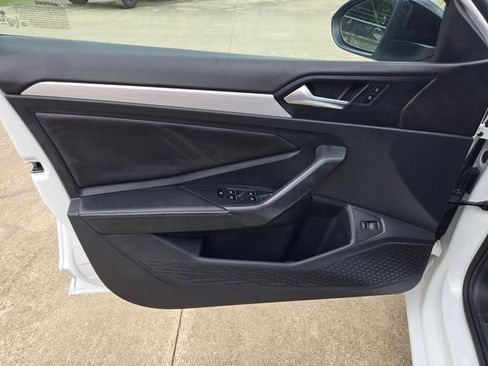 Used 2025 Volkswagen Jetta Sport FWD image 12