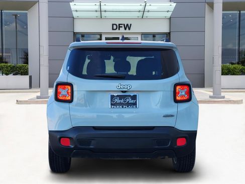 Used 2016 Jeep Renegade Latitude w/ Popular Equipment Group image 6