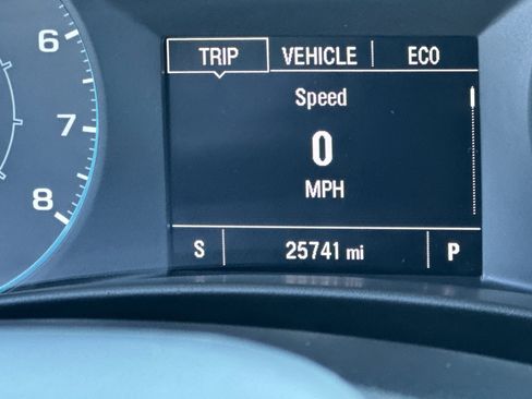 Used 2022 Chevrolet Equinox LS image 3