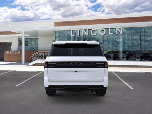 New 2026 Lincoln Navigator Reserve AWD/4WD image 5