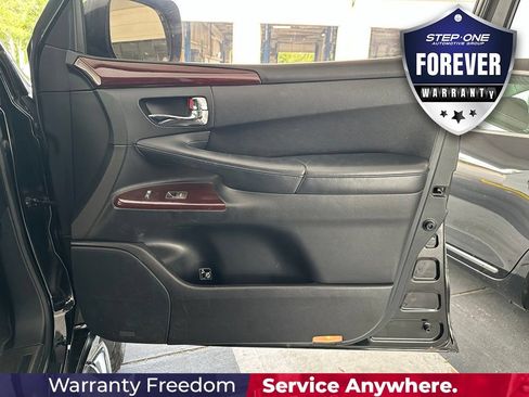 Used 2013 Lexus LX 570 4WD w/ Luxury Pkg w/Pre-crash image 40